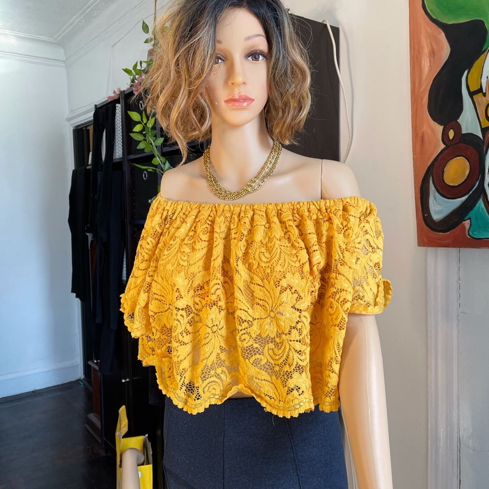 Yellow lace blouse 🐝